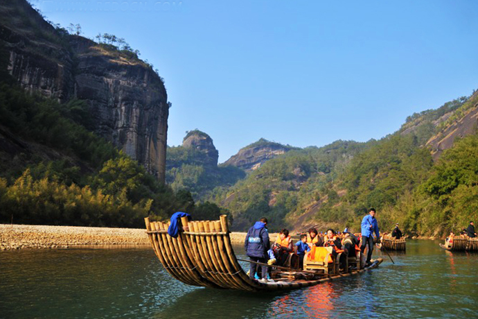 乘竹筏漂流 乘竹筏漂流